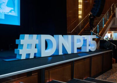 #DNP15 als 3D Schriftzug auf der Showbühne des 15. Deutschen Nachhaltigkeitspreises