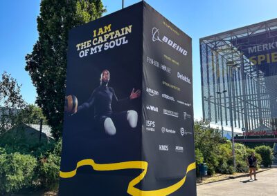 Grafikturm auf dem Gelände der MERKUR SPIEL_ARENA bei den Invictus Games Düsseldorf 2023